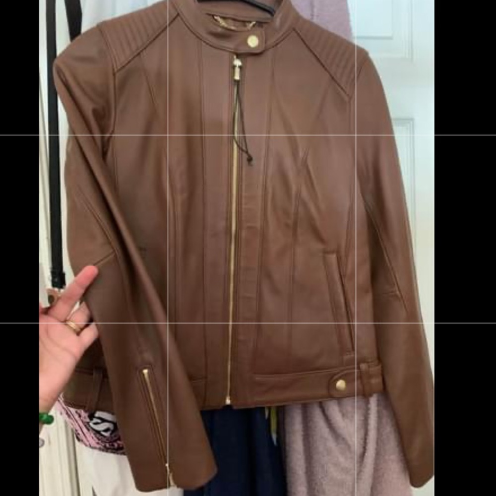 Never worn.   Too small for me , original price is 450